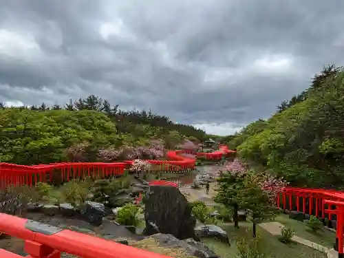 高山稲荷神社の{uncategorized: "未分類", other: "その他", undefined: "問題あり", building: "その他建物", grave: "お墓", sacred_gate: "鳥居", guardian: "狛犬", statue: "像", buddha: "仏像", history: "歴史", nature: "自然", garden: "庭園", animal: "動物", pagoda: "塔", temizu: "手水舎", mountain_gate: "山門・神門", sanctuary: "本殿・本堂", subordinate: "末社・摂社", art: "芸術", scenery: "景色", jizo: "地蔵", ema: "絵馬", goshuin: "御朱印", omikuji: "おみくじ", items: "授与品その他", amulet: "お守り", goshuincho: "御朱印帳", eats: "食事", festival: "お祭り", votive_dance: "神楽", shichigosan: "七五三参", wedding: "結婚式", experience: "体験その他", initially: "初詣", around: "周辺", anti_infection: "感染症対策"}