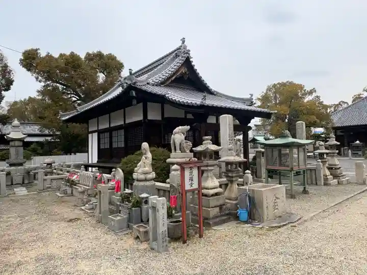 南光坊の{uncategorized: "未分類", other: "その他", undefined: "問題あり", building: "その他建物", grave: "お墓", sacred_gate: "鳥居", guardian: "狛犬", statue: "像", buddha: "仏像", history: "歴史", nature: "自然", garden: "庭園", animal: "動物", pagoda: "塔", temizu: "手水舎", mountain_gate: "山門・神門", sanctuary: "本殿・本堂", subordinate: "末社・摂社", art: "芸術", scenery: "景色", jizo: "地蔵", ema: "絵馬", goshuin: "御朱印", omikuji: "おみくじ", items: "授与品その他", amulet: "お守り", goshuincho: "御朱印帳", eats: "食事", festival: "お祭り", votive_dance: "神楽", shichigosan: "七五三参", wedding: "結婚式", experience: "体験その他", initially: "初詣", around: "周辺", anti_infection: "感染症対策"}