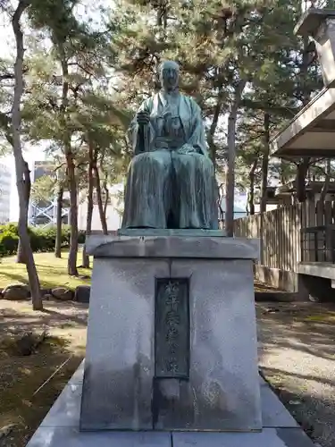 福井神社の像