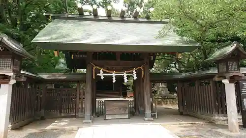 意富比神社の山門