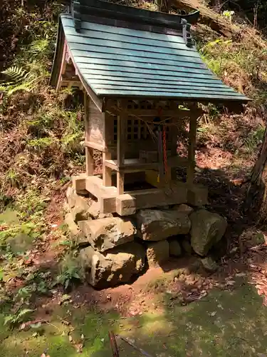 椎村神社の末社