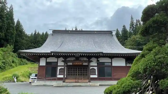 宝沢山 薬師寺の本殿