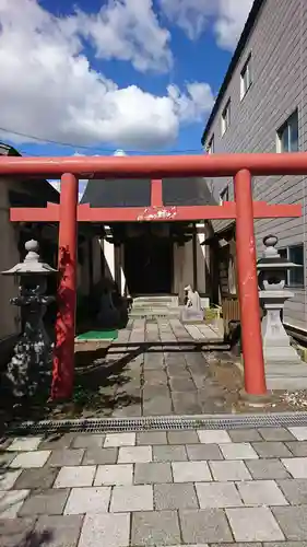 招福稲荷神社の鳥居