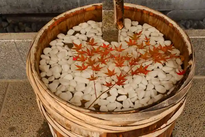 射水神社の手水舎