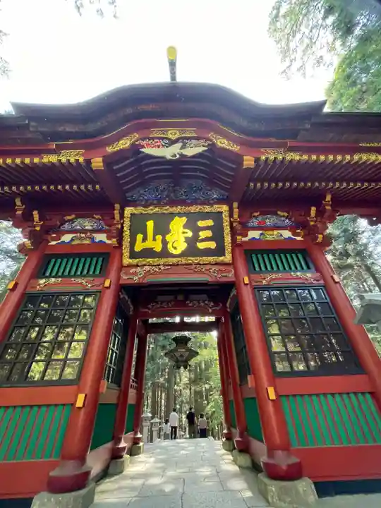 三峯神社の山門・神門