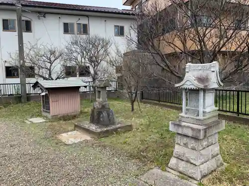 巖島神社の末社