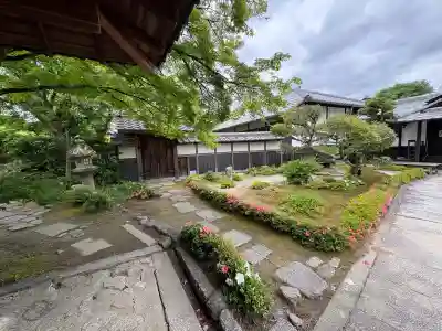 禅華院の{uncategorized: "未分類", other: "その他", undefined: "問題あり", building: "その他建物", grave: "お墓", sacred_gate: "鳥居", guardian: "狛犬", statue: "像", buddha: "仏像", history: "歴史", nature: "自然", garden: "庭園", animal: "動物", pagoda: "塔", temizu: "手水舎", mountain_gate: "山門・神門", sanctuary: "本殿・本堂", subordinate: "末社・摂社", art: "芸術", scenery: "景色", jizo: "地蔵", ema: "絵馬", goshuin: "御朱印", omikuji: "おみくじ", items: "授与品その他", amulet: "お守り", goshuincho: "御朱印帳", eats: "食事", festival: "お祭り", votive_dance: "神楽", shichigosan: "七五三参", wedding: "結婚式", experience: "体験その他", initially: "初詣", around: "周辺", anti_infection: "感染症対策"}