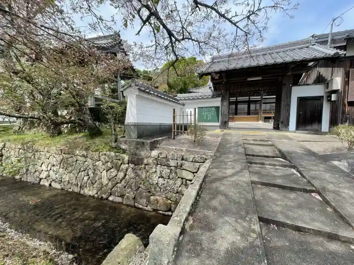 法興寺の{uncategorized: "未分類", other: "その他", undefined: "問題あり", building: "その他建物", grave: "お墓", sacred_gate: "鳥居", guardian: "狛犬", statue: "像", buddha: "仏像", history: "歴史", nature: "自然", garden: "庭園", animal: "動物", pagoda: "塔", temizu: "手水舎", mountain_gate: "山門・神門", sanctuary: "本殿・本堂", subordinate: "末社・摂社", art: "芸術", scenery: "景色", jizo: "地蔵", ema: "絵馬", goshuin: "御朱印", omikuji: "おみくじ", items: "授与品その他", amulet: "お守り", goshuincho: "御朱印帳", eats: "食事", festival: "お祭り", votive_dance: "神楽", shichigosan: "七五三参", wedding: "結婚式", experience: "体験その他", initially: "初詣", around: "周辺", anti_infection: "感染症対策"}