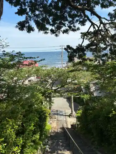 素鵞神社の{uncategorized: "未分類", other: "その他", undefined: "問題あり", building: "その他建物", grave: "お墓", sacred_gate: "鳥居", guardian: "狛犬", statue: "像", buddha: "仏像", history: "歴史", nature: "自然", garden: "庭園", animal: "動物", pagoda: "塔", temizu: "手水舎", mountain_gate: "山門・神門", sanctuary: "本殿・本堂", subordinate: "末社・摂社", art: "芸術", scenery: "景色", jizo: "地蔵", ema: "絵馬", goshuin: "御朱印", omikuji: "おみくじ", items: "授与品その他", amulet: "お守り", goshuincho: "御朱印帳", eats: "食事", festival: "お祭り", votive_dance: "神楽", shichigosan: "七五三参", wedding: "結婚式", experience: "体験その他", initially: "初詣", around: "周辺", anti_infection: "感染症対策"}