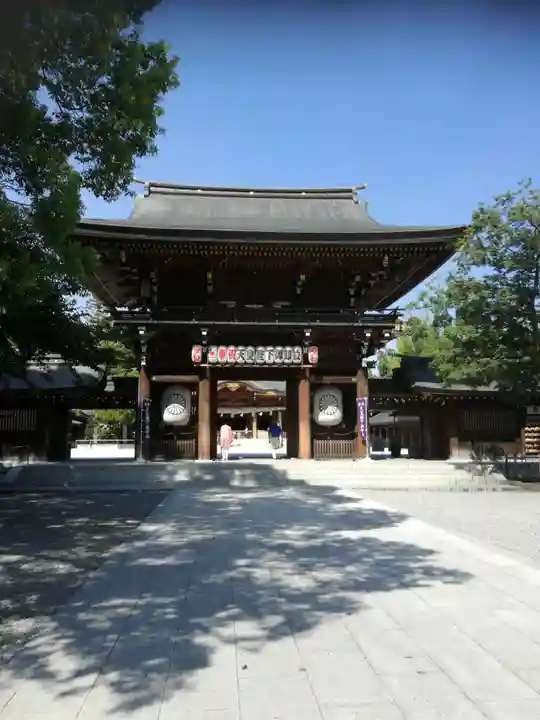 寒川神社の山門・神門