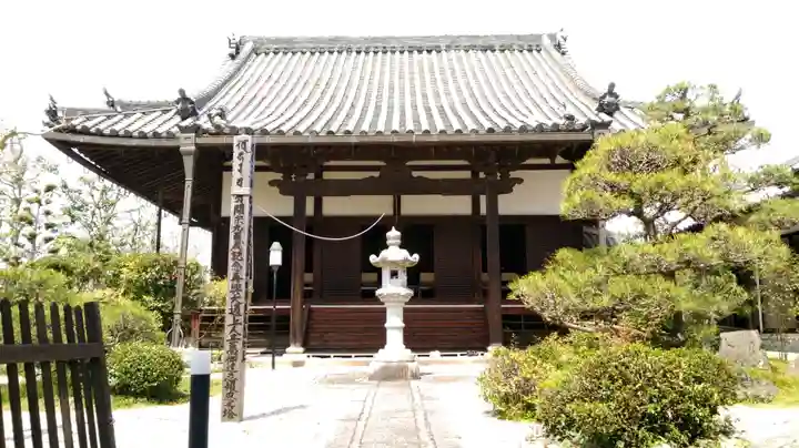 平隆寺の本殿・本堂
