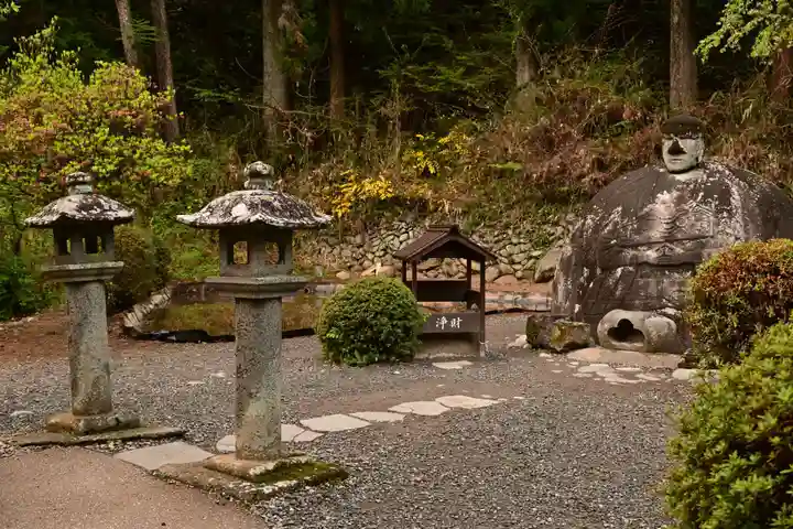 諏訪大社下社春宮(長野県)