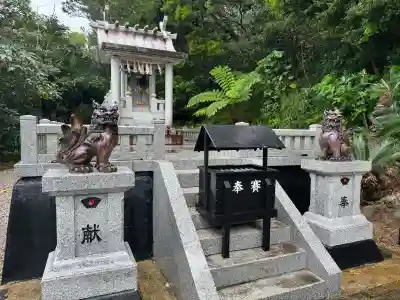 尖閣神社の{uncategorized: "未分類", other: "その他", undefined: "問題あり", building: "その他建物", grave: "お墓", sacred_gate: "鳥居", guardian: "狛犬", statue: "像", buddha: "仏像", history: "歴史", nature: "自然", garden: "庭園", animal: "動物", pagoda: "塔", temizu: "手水舎", mountain_gate: "山門・神門", sanctuary: "本殿・本堂", subordinate: "末社・摂社", art: "芸術", scenery: "景色", jizo: "地蔵", ema: "絵馬", goshuin: "御朱印", omikuji: "おみくじ", items: "授与品その他", amulet: "お守り", goshuincho: "御朱印帳", eats: "食事", festival: "お祭り", votive_dance: "神楽", shichigosan: "七五三参", wedding: "結婚式", experience: "体験その他", initially: "初詣", around: "周辺", anti_infection: "感染症対策"}