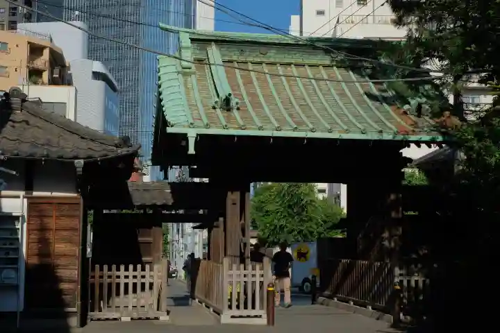 泉岳寺の{uncategorized: "未分類", other: "その他", undefined: "問題あり", building: "その他建物", grave: "お墓", sacred_gate: "鳥居", guardian: "狛犬", statue: "像", buddha: "仏像", history: "歴史", nature: "自然", garden: "庭園", animal: "動物", pagoda: "塔", temizu: "手水舎", mountain_gate: "山門・神門", sanctuary: "本殿・本堂", subordinate: "末社・摂社", art: "芸術", scenery: "景色", jizo: "地蔵", ema: "絵馬", goshuin: "御朱印", omikuji: "おみくじ", items: "授与品その他", amulet: "お守り", goshuincho: "御朱印帳", eats: "食事", festival: "お祭り", votive_dance: "神楽", shichigosan: "七五三参", wedding: "結婚式", experience: "体験その他", initially: "初詣", around: "周辺", anti_infection: "感染症対策"}