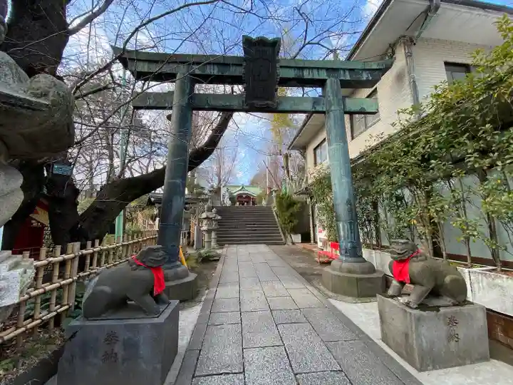 市谷亀岡八幡宮の鳥居