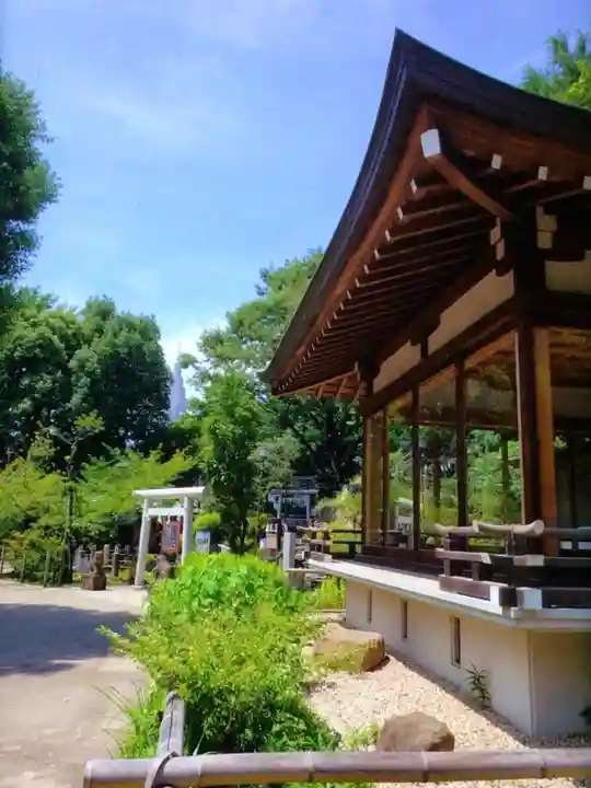 鳩森八幡神社の庭園