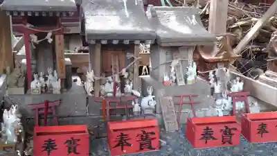 栗川稲荷神社の末社・摂社