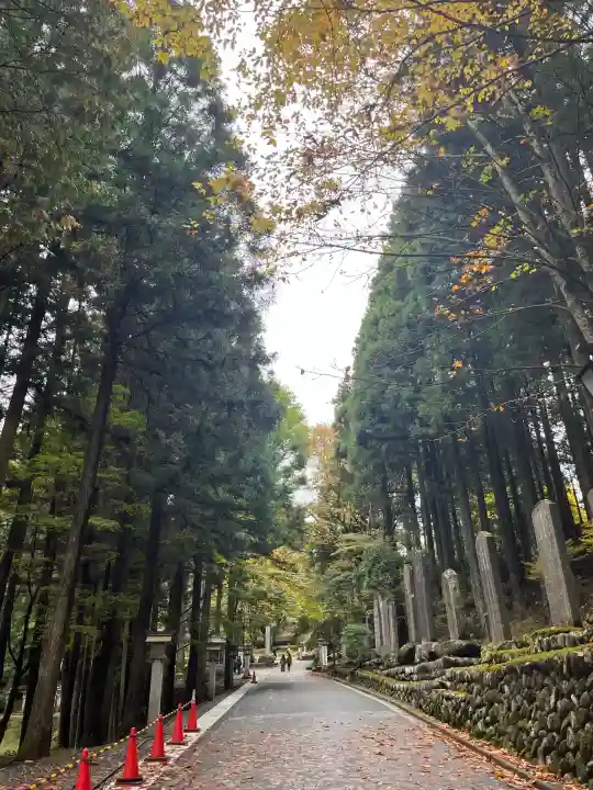 三峯神社の{uncategorized: "未分類", other: "その他", undefined: "問題あり", building: "その他建物", grave: "お墓", sacred_gate: "鳥居", guardian: "狛犬", statue: "像", buddha: "仏像", history: "歴史", nature: "自然", garden: "庭園", animal: "動物", pagoda: "塔", temizu: "手水舎", mountain_gate: "山門・神門", sanctuary: "本殿・本堂", subordinate: "末社・摂社", art: "芸術", scenery: "景色", jizo: "地蔵", ema: "絵馬", goshuin: "御朱印", omikuji: "おみくじ", items: "授与品その他", amulet: "お守り", goshuincho: "御朱印帳", eats: "食事", festival: "お祭り", votive_dance: "神楽", shichigosan: "七五三参", wedding: "結婚式", experience: "体験その他", initially: "初詣", around: "周辺", anti_infection: "感染症対策"}
