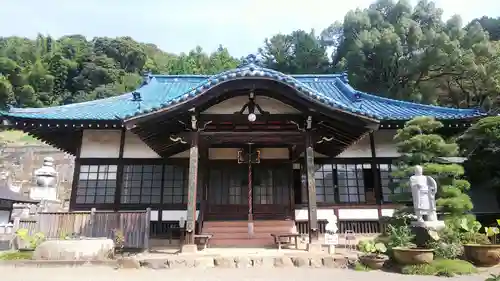 瀧泉寺の本殿