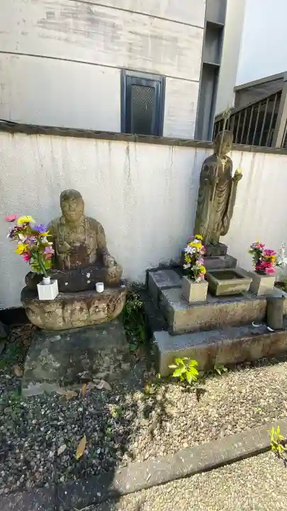 浄念寺の{uncategorized: "未分類", other: "その他", undefined: "問題あり", building: "その他建物", grave: "お墓", sacred_gate: "鳥居", guardian: "狛犬", statue: "像", buddha: "仏像", history: "歴史", nature: "自然", garden: "庭園", animal: "動物", pagoda: "塔", temizu: "手水舎", mountain_gate: "山門・神門", sanctuary: "本殿・本堂", subordinate: "末社・摂社", art: "芸術", scenery: "景色", jizo: "地蔵", ema: "絵馬", goshuin: "御朱印", omikuji: "おみくじ", items: "授与品その他", amulet: "お守り", goshuincho: "御朱印帳", eats: "食事", festival: "お祭り", votive_dance: "神楽", shichigosan: "七五三参", wedding: "結婚式", experience: "体験その他", initially: "初詣", around: "周辺", anti_infection: "感染症対策"}