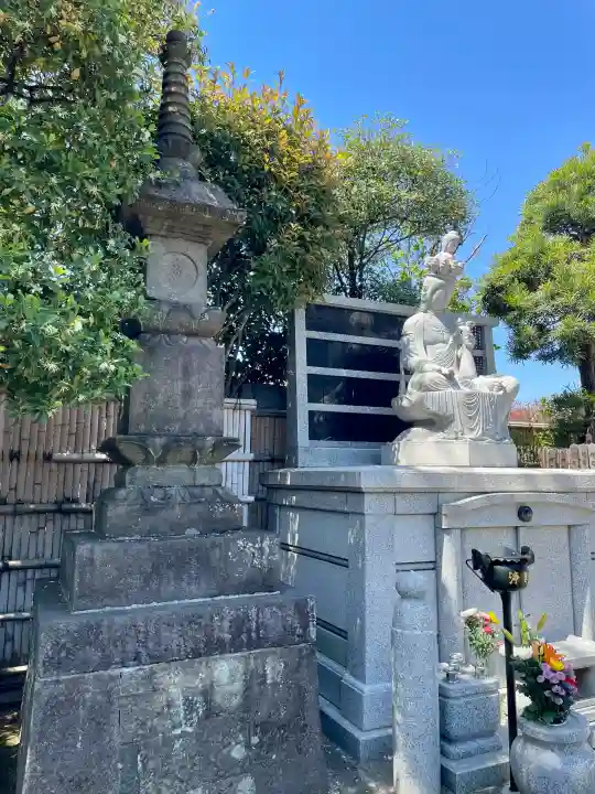 実相院の{uncategorized: "未分類", other: "その他", undefined: "問題あり", building: "その他建物", grave: "お墓", sacred_gate: "鳥居", guardian: "狛犬", statue: "像", buddha: "仏像", history: "歴史", nature: "自然", garden: "庭園", animal: "動物", pagoda: "塔", temizu: "手水舎", mountain_gate: "山門・神門", sanctuary: "本殿・本堂", subordinate: "末社・摂社", art: "芸術", scenery: "景色", jizo: "地蔵", ema: "絵馬", goshuin: "御朱印", omikuji: "おみくじ", items: "授与品その他", amulet: "お守り", goshuincho: "御朱印帳", eats: "食事", festival: "お祭り", votive_dance: "神楽", shichigosan: "七五三参", wedding: "結婚式", experience: "体験その他", initially: "初詣", around: "周辺", anti_infection: "感染症対策"}