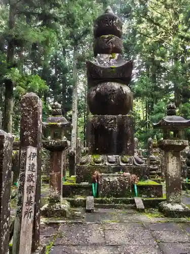 高野山金剛峯寺奥の院のお墓