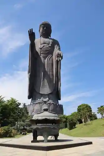 東本願寺本廟 牛久浄苑（牛久大仏）の仏像