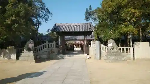 白鳥神社の山門