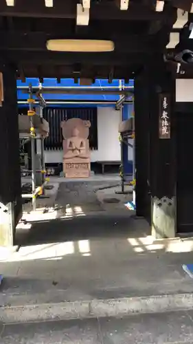 教法院の山門・神門