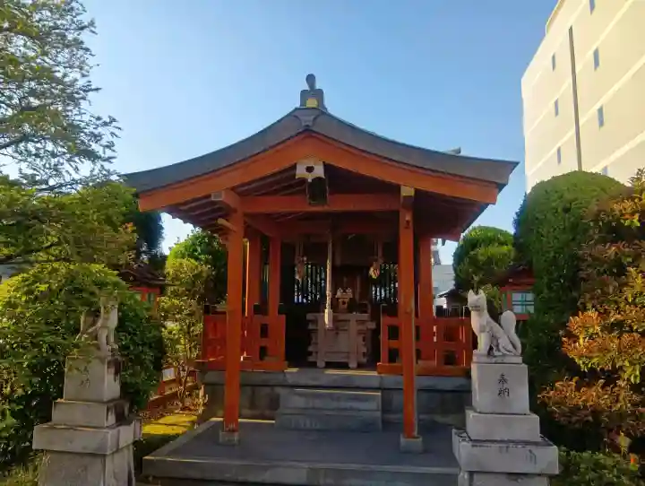 柳津稲荷社の{uncategorized: "未分類", other: "その他", undefined: "問題あり", building: "その他建物", grave: "お墓", sacred_gate: "鳥居", guardian: "狛犬", statue: "像", buddha: "仏像", history: "歴史", nature: "自然", garden: "庭園", animal: "動物", pagoda: "塔", temizu: "手水舎", mountain_gate: "山門・神門", sanctuary: "本殿・本堂", subordinate: "末社・摂社", art: "芸術", scenery: "景色", jizo: "地蔵", ema: "絵馬", goshuin: "御朱印", omikuji: "おみくじ", items: "授与品その他", amulet: "お守り", goshuincho: "御朱印帳", eats: "食事", festival: "お祭り", votive_dance: "神楽", shichigosan: "七五三参", wedding: "結婚式", experience: "体験その他", initially: "初詣", around: "周辺", anti_infection: "感染症対策"}
