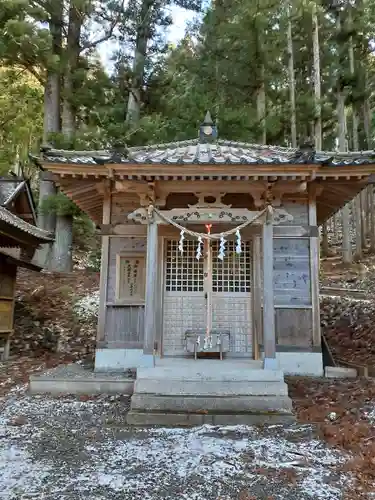 六神石神社の本殿