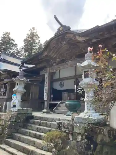 鶴林寺の{uncategorized: "未分類", other: "その他", undefined: "問題あり", building: "その他建物", grave: "お墓", sacred_gate: "鳥居", guardian: "狛犬", statue: "像", buddha: "仏像", history: "歴史", nature: "自然", garden: "庭園", animal: "動物", pagoda: "塔", temizu: "手水舎", mountain_gate: "山門・神門", sanctuary: "本殿・本堂", subordinate: "末社・摂社", art: "芸術", scenery: "景色", jizo: "地蔵", ema: "絵馬", goshuin: "御朱印", omikuji: "おみくじ", items: "授与品その他", amulet: "お守り", goshuincho: "御朱印帳", eats: "食事", festival: "お祭り", votive_dance: "神楽", shichigosan: "七五三参", wedding: "結婚式", experience: "体験その他", initially: "初詣", around: "周辺", anti_infection: "感染症対策"}