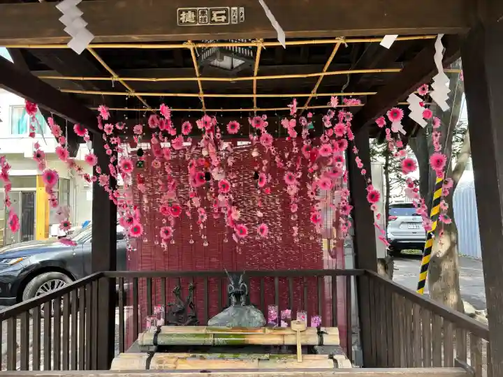 豊平神社の{uncategorized: "未分類", other: "その他", undefined: "問題あり", building: "その他建物", grave: "お墓", sacred_gate: "鳥居", guardian: "狛犬", statue: "像", buddha: "仏像", history: "歴史", nature: "自然", garden: "庭園", animal: "動物", pagoda: "塔", temizu: "手水舎", mountain_gate: "山門・神門", sanctuary: "本殿・本堂", subordinate: "末社・摂社", art: "芸術", scenery: "景色", jizo: "地蔵", ema: "絵馬", goshuin: "御朱印", omikuji: "おみくじ", items: "授与品その他", amulet: "お守り", goshuincho: "御朱印帳", eats: "食事", festival: "お祭り", votive_dance: "神楽", shichigosan: "七五三参", wedding: "結婚式", experience: "体験その他", initially: "初詣", around: "周辺", anti_infection: "感染症対策"}