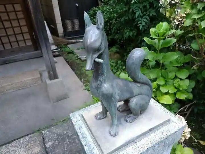 鍛冶稲荷神社の狛犬