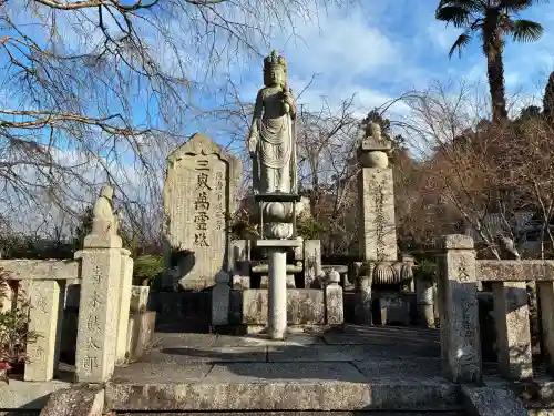 圓光寺の{uncategorized: "未分類", other: "その他", undefined: "問題あり", building: "その他建物", grave: "お墓", sacred_gate: "鳥居", guardian: "狛犬", statue: "像", buddha: "仏像", history: "歴史", nature: "自然", garden: "庭園", animal: "動物", pagoda: "塔", temizu: "手水舎", mountain_gate: "山門・神門", sanctuary: "本殿・本堂", subordinate: "末社・摂社", art: "芸術", scenery: "景色", jizo: "地蔵", ema: "絵馬", goshuin: "御朱印", omikuji: "おみくじ", items: "授与品その他", amulet: "お守り", goshuincho: "御朱印帳", eats: "食事", festival: "お祭り", votive_dance: "神楽", shichigosan: "七五三参", wedding: "結婚式", experience: "体験その他", initially: "初詣", around: "周辺", anti_infection: "感染症対策"}