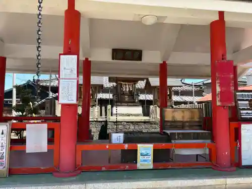 市神社の{uncategorized: "未分類", other: "その他", undefined: "問題あり", building: "その他建物", grave: "お墓", sacred_gate: "鳥居", guardian: "狛犬", statue: "像", buddha: "仏像", history: "歴史", nature: "自然", garden: "庭園", animal: "動物", pagoda: "塔", temizu: "手水舎", mountain_gate: "山門・神門", sanctuary: "本殿・本堂", subordinate: "末社・摂社", art: "芸術", scenery: "景色", jizo: "地蔵", ema: "絵馬", goshuin: "御朱印", omikuji: "おみくじ", items: "授与品その他", amulet: "お守り", goshuincho: "御朱印帳", eats: "食事", festival: "お祭り", votive_dance: "神楽", shichigosan: "七五三参", wedding: "結婚式", experience: "体験その他", initially: "初詣", around: "周辺", anti_infection: "感染症対策"}