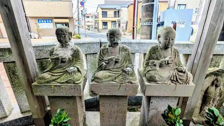 猫実庚申塔の像