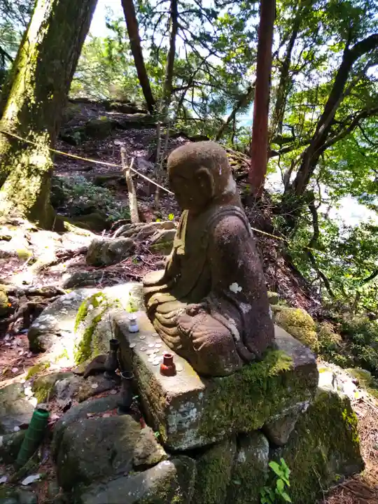 室生寺奥の院の像