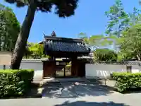 瑞春院の山門・神門