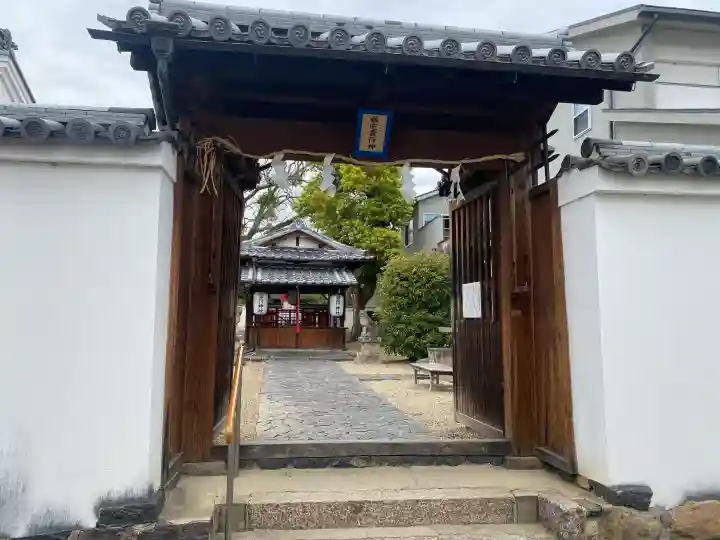 鎮宅霊符神社の{uncategorized: "未分類", other: "その他", undefined: "問題あり", building: "その他建物", grave: "お墓", sacred_gate: "鳥居", guardian: "狛犬", statue: "像", buddha: "仏像", history: "歴史", nature: "自然", garden: "庭園", animal: "動物", pagoda: "塔", temizu: "手水舎", mountain_gate: "山門・神門", sanctuary: "本殿・本堂", subordinate: "末社・摂社", art: "芸術", scenery: "景色", jizo: "地蔵", ema: "絵馬", goshuin: "御朱印", omikuji: "おみくじ", items: "授与品その他", amulet: "お守り", goshuincho: "御朱印帳", eats: "食事", festival: "お祭り", votive_dance: "神楽", shichigosan: "七五三参", wedding: "結婚式", experience: "体験その他", initially: "初詣", around: "周辺", anti_infection: "感染症対策"}