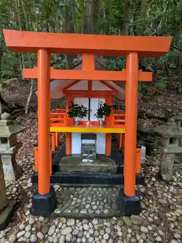 神倉神社（熊野速玉大社摂社）の{uncategorized: "未分類", other: "その他", undefined: "問題あり", building: "その他建物", grave: "お墓", sacred_gate: "鳥居", guardian: "狛犬", statue: "像", buddha: "仏像", history: "歴史", nature: "自然", garden: "庭園", animal: "動物", pagoda: "塔", temizu: "手水舎", mountain_gate: "山門・神門", sanctuary: "本殿・本堂", subordinate: "末社・摂社", art: "芸術", scenery: "景色", jizo: "地蔵", ema: "絵馬", goshuin: "御朱印", omikuji: "おみくじ", items: "授与品その他", amulet: "お守り", goshuincho: "御朱印帳", eats: "食事", festival: "お祭り", votive_dance: "神楽", shichigosan: "七五三参", wedding: "結婚式", experience: "体験その他", initially: "初詣", around: "周辺", anti_infection: "感染症対策"}