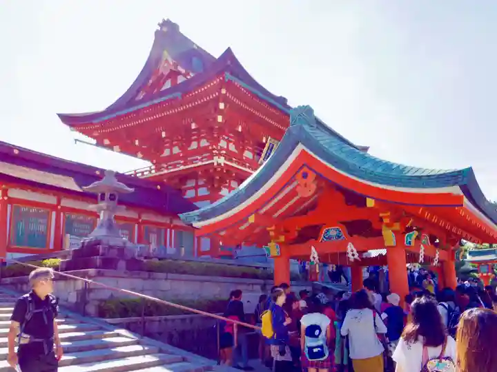 伏見稲荷大社の山門・神門