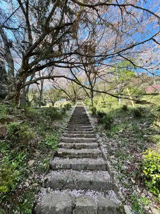 仏隆寺の{uncategorized: "未分類", other: "その他", undefined: "問題あり", building: "その他建物", grave: "お墓", sacred_gate: "鳥居", guardian: "狛犬", statue: "像", buddha: "仏像", history: "歴史", nature: "自然", garden: "庭園", animal: "動物", pagoda: "塔", temizu: "手水舎", mountain_gate: "山門・神門", sanctuary: "本殿・本堂", subordinate: "末社・摂社", art: "芸術", scenery: "景色", jizo: "地蔵", ema: "絵馬", goshuin: "御朱印", omikuji: "おみくじ", items: "授与品その他", amulet: "お守り", goshuincho: "御朱印帳", eats: "食事", festival: "お祭り", votive_dance: "神楽", shichigosan: "七五三参", wedding: "結婚式", experience: "体験その他", initially: "初詣", around: "周辺", anti_infection: "感染症対策"}