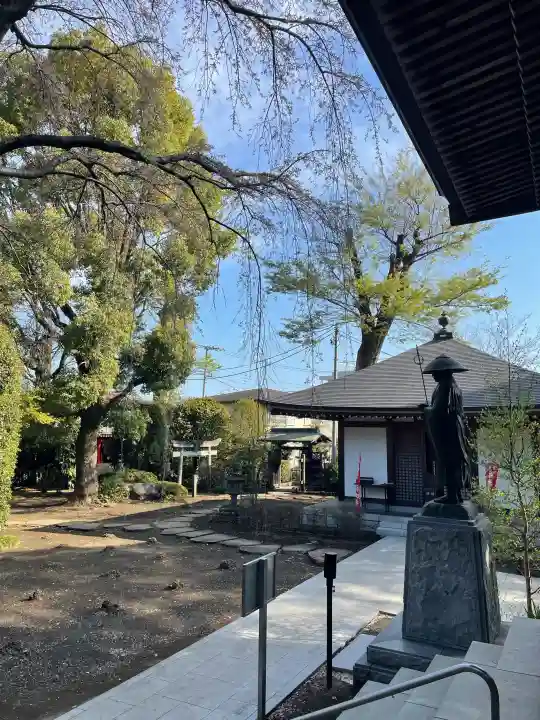 金蔵院の{uncategorized: "未分類", other: "その他", undefined: "問題あり", building: "その他建物", grave: "お墓", sacred_gate: "鳥居", guardian: "狛犬", statue: "像", buddha: "仏像", history: "歴史", nature: "自然", garden: "庭園", animal: "動物", pagoda: "塔", temizu: "手水舎", mountain_gate: "山門・神門", sanctuary: "本殿・本堂", subordinate: "末社・摂社", art: "芸術", scenery: "景色", jizo: "地蔵", ema: "絵馬", goshuin: "御朱印", omikuji: "おみくじ", items: "授与品その他", amulet: "お守り", goshuincho: "御朱印帳", eats: "食事", festival: "お祭り", votive_dance: "神楽", shichigosan: "七五三参", wedding: "結婚式", experience: "体験その他", initially: "初詣", around: "周辺", anti_infection: "感染症対策"}