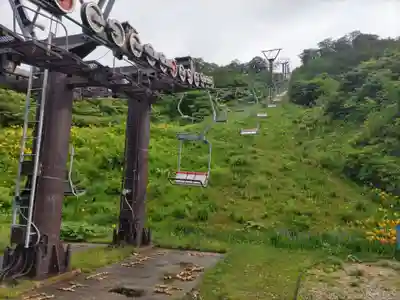 月山神社本宮の周辺