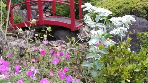 大鏑神社の庭園