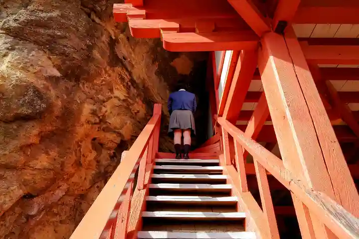 達谷西光寺の本殿・本堂