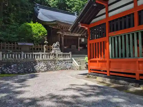 鎮神社の本殿