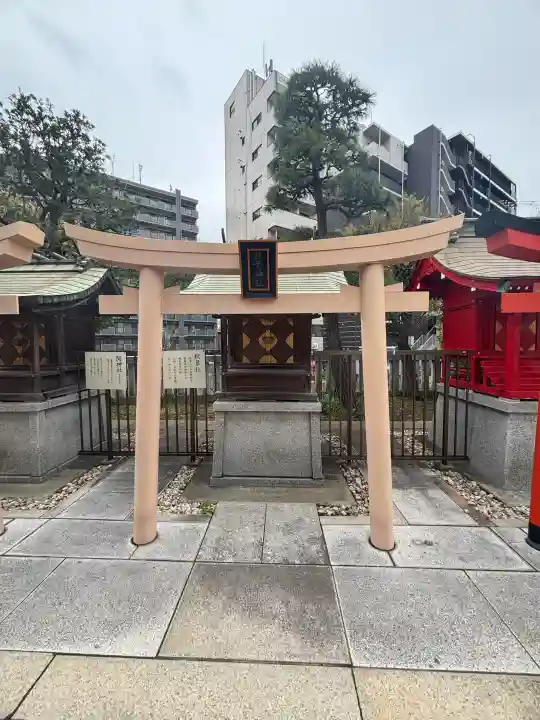 鶴見神社の{uncategorized: "未分類", other: "その他", undefined: "問題あり", building: "その他建物", grave: "お墓", sacred_gate: "鳥居", guardian: "狛犬", statue: "像", buddha: "仏像", history: "歴史", nature: "自然", garden: "庭園", animal: "動物", pagoda: "塔", temizu: "手水舎", mountain_gate: "山門・神門", sanctuary: "本殿・本堂", subordinate: "末社・摂社", art: "芸術", scenery: "景色", jizo: "地蔵", ema: "絵馬", goshuin: "御朱印", omikuji: "おみくじ", items: "授与品その他", amulet: "お守り", goshuincho: "御朱印帳", eats: "食事", festival: "お祭り", votive_dance: "神楽", shichigosan: "七五三参", wedding: "結婚式", experience: "体験その他", initially: "初詣", around: "周辺", anti_infection: "感染症対策"}