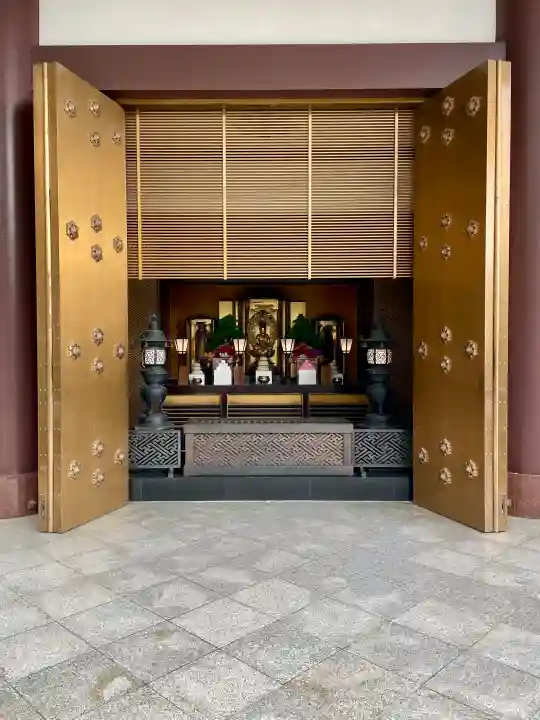 成田山新勝寺の{uncategorized: "未分類", other: "その他", undefined: "問題あり", building: "その他建物", grave: "お墓", sacred_gate: "鳥居", guardian: "狛犬", statue: "像", buddha: "仏像", history: "歴史", nature: "自然", garden: "庭園", animal: "動物", pagoda: "塔", temizu: "手水舎", mountain_gate: "山門・神門", sanctuary: "本殿・本堂", subordinate: "末社・摂社", art: "芸術", scenery: "景色", jizo: "地蔵", ema: "絵馬", goshuin: "御朱印", omikuji: "おみくじ", items: "授与品その他", amulet: "お守り", goshuincho: "御朱印帳", eats: "食事", festival: "お祭り", votive_dance: "神楽", shichigosan: "七五三参", wedding: "結婚式", experience: "体験その他", initially: "初詣", around: "周辺", anti_infection: "感染症対策"}